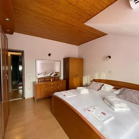 In With Sea View, Balcony, Air Conditioning, Wifi 5146-4 * Duće